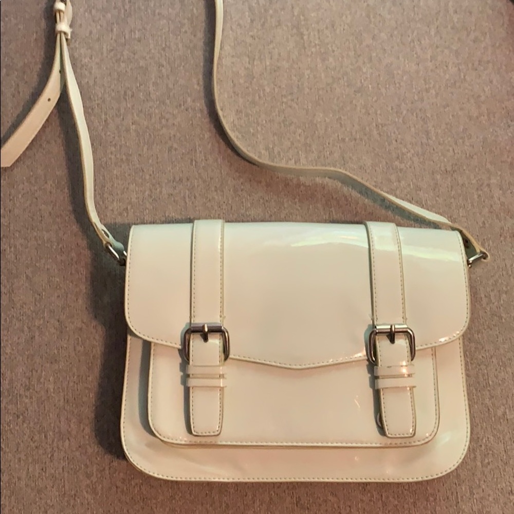 CROSS BODY MINT GREEN PURSE.